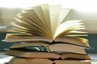 Wie alte Bücher helfen, eine herausragende Masterarbeit zu schreiben – Tipps für Forschende